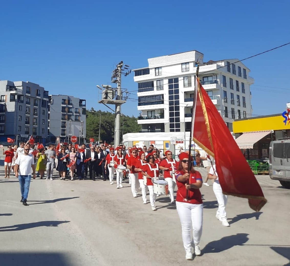Nil&uuml;fer&rsquo;de coşkulu 30 Ağustos Zafer Bayramı y&uuml;r&uuml;y&uuml;ş&uuml;
