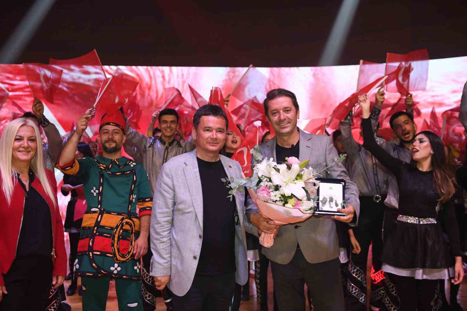 Osmangazi&rsquo;de "Zaferin Dansı" g&ouml;sterisi izleyenleri b&uuml;y&uuml;ledi
