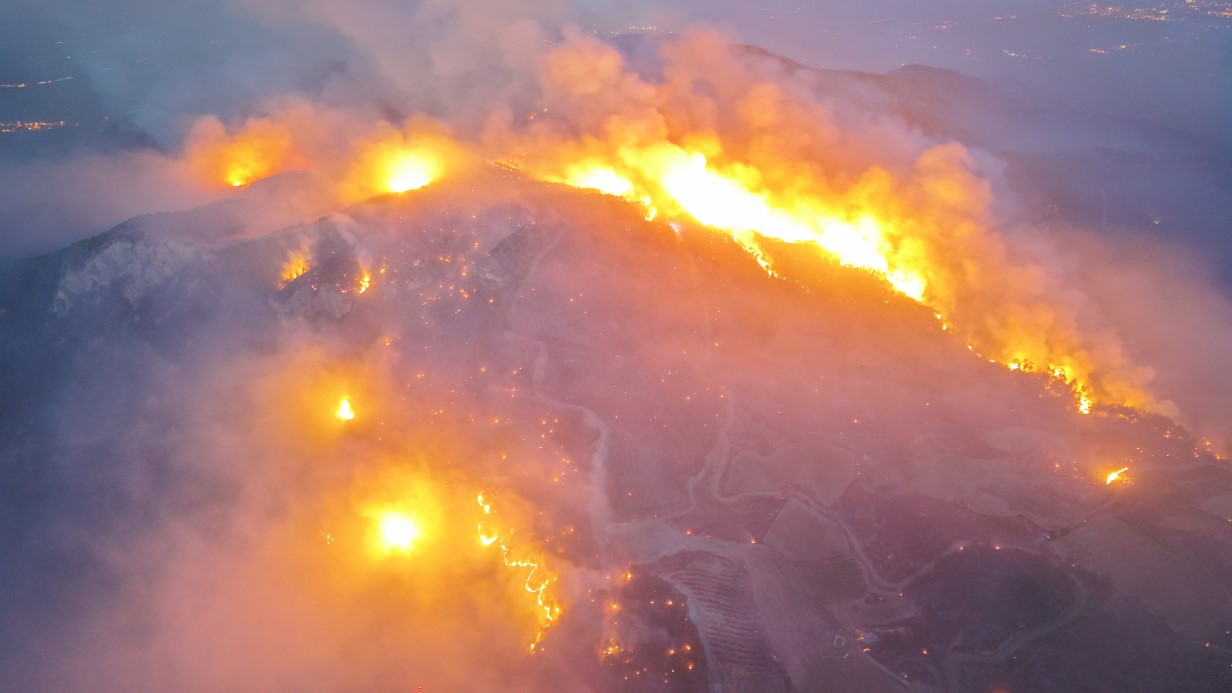Üç il birden yanıyor: Denizli'de 3 gündür süren yangına müdahale devam ediyor