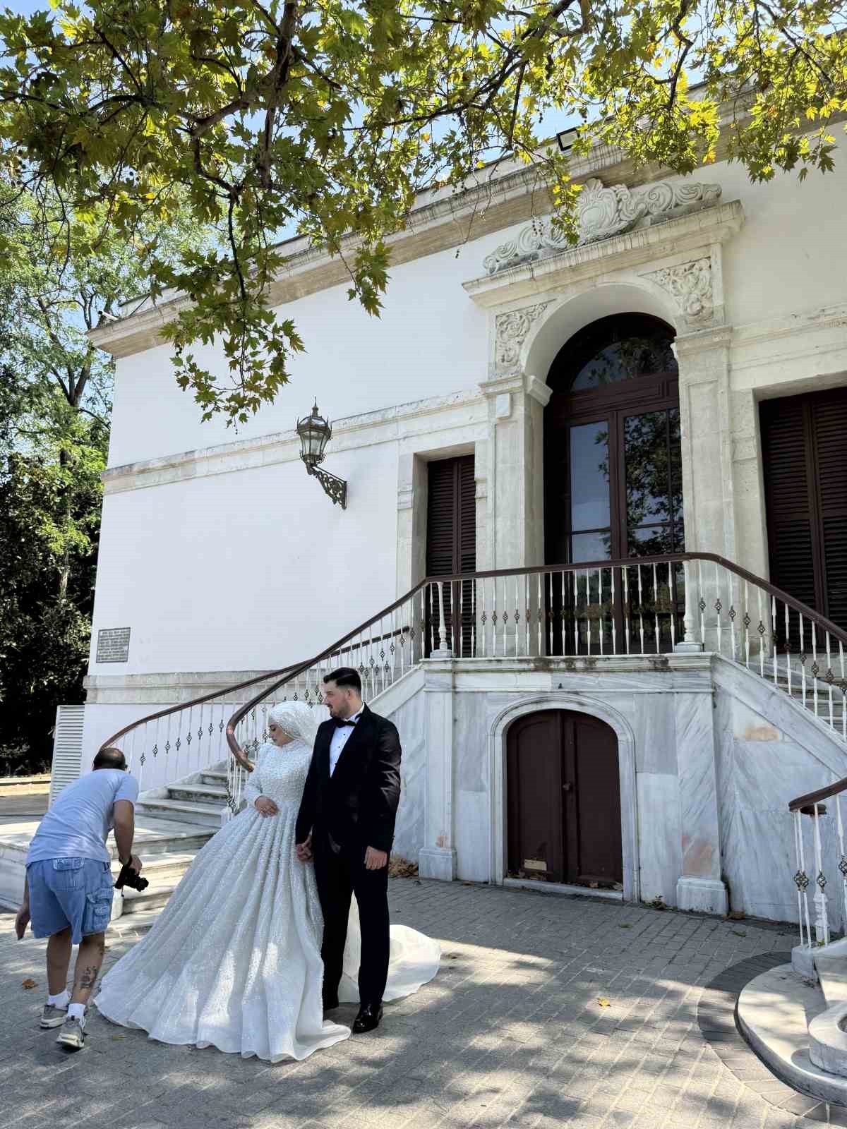 Yıldız Parkı&rsquo;ndaki tarihi kasırlar evlenenlerin fotoğraf platosu oldu
