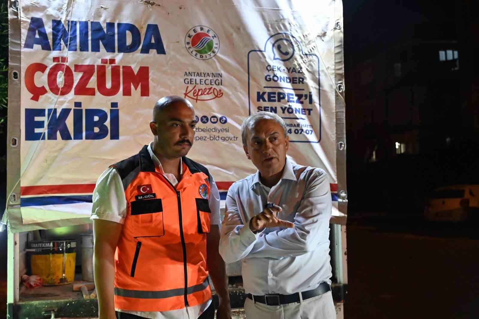 Kepez Belediyesi, &rsquo;Anında &Ccedil;&ouml;z&uuml;m Ekibi&rsquo; ile gece g&uuml;nd&uuml;z sahada
