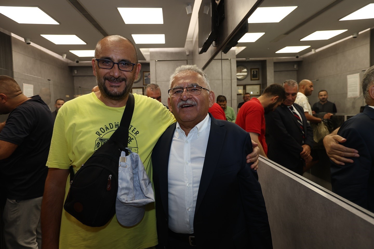 Elitaş ve B&uuml;y&uuml;kkılı&ccedil;, Kazancılar &Ccedil;arşısı&rsquo;nı ziyaret etti
