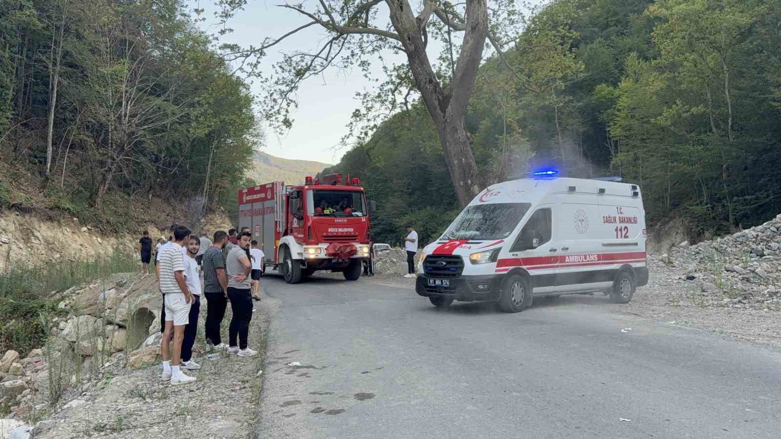 Piknikten d&ouml;nen ailenin aracı dereye u&ccedil;tu: 6 yaralı
