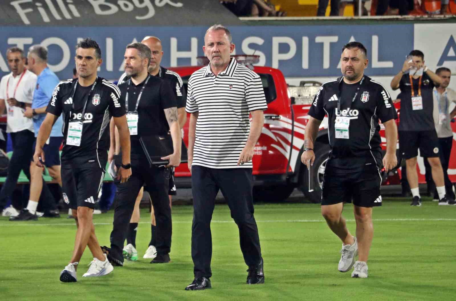 Trendyol Süper Lig: Corendon Alanyaspor: 0 - Beşiktaş 0 (Maç devam ediyor)