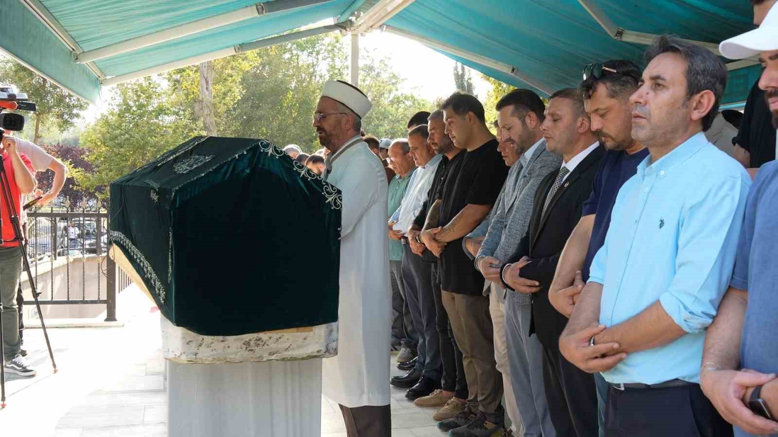 Festival alanında elektrik akımına kapılarak hayatını kaybeden gen&ccedil; toprağa verildi
