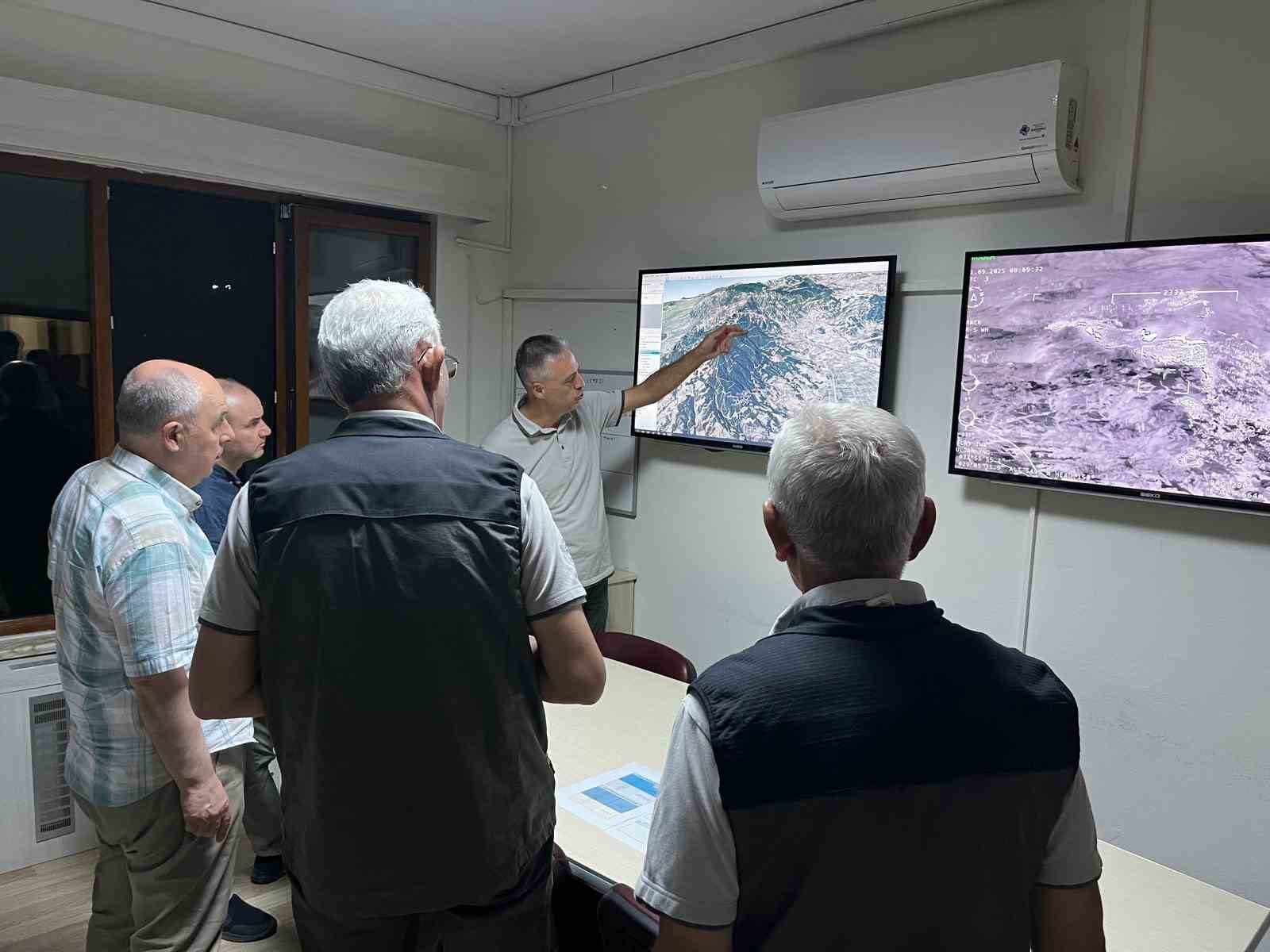 Mobil yangın y&ouml;netim yangın merkezinde koordinasyon toplantısı yapıldı
