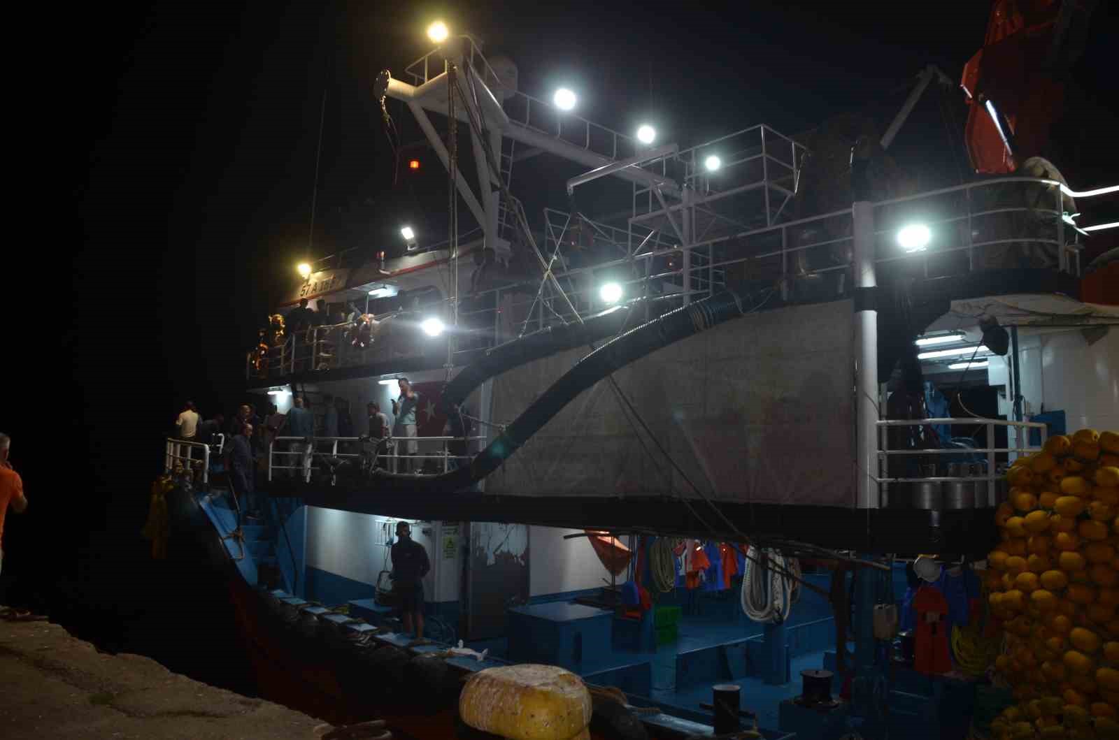 CHP Genel Başkanı &Ouml;zel, balık av sezonu a&ccedil;ılışına katıldı
