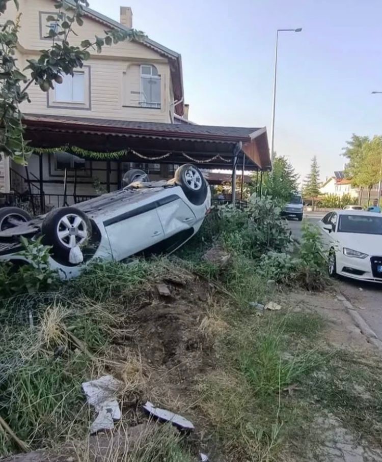 Otomobil takla atı, s&uuml;r&uuml;c&uuml; kazayı yara almadan atlattı
