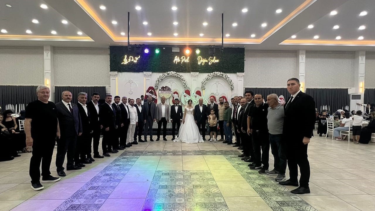 Başkan Arslan dünyaevine giren kızının nikahını kıydı