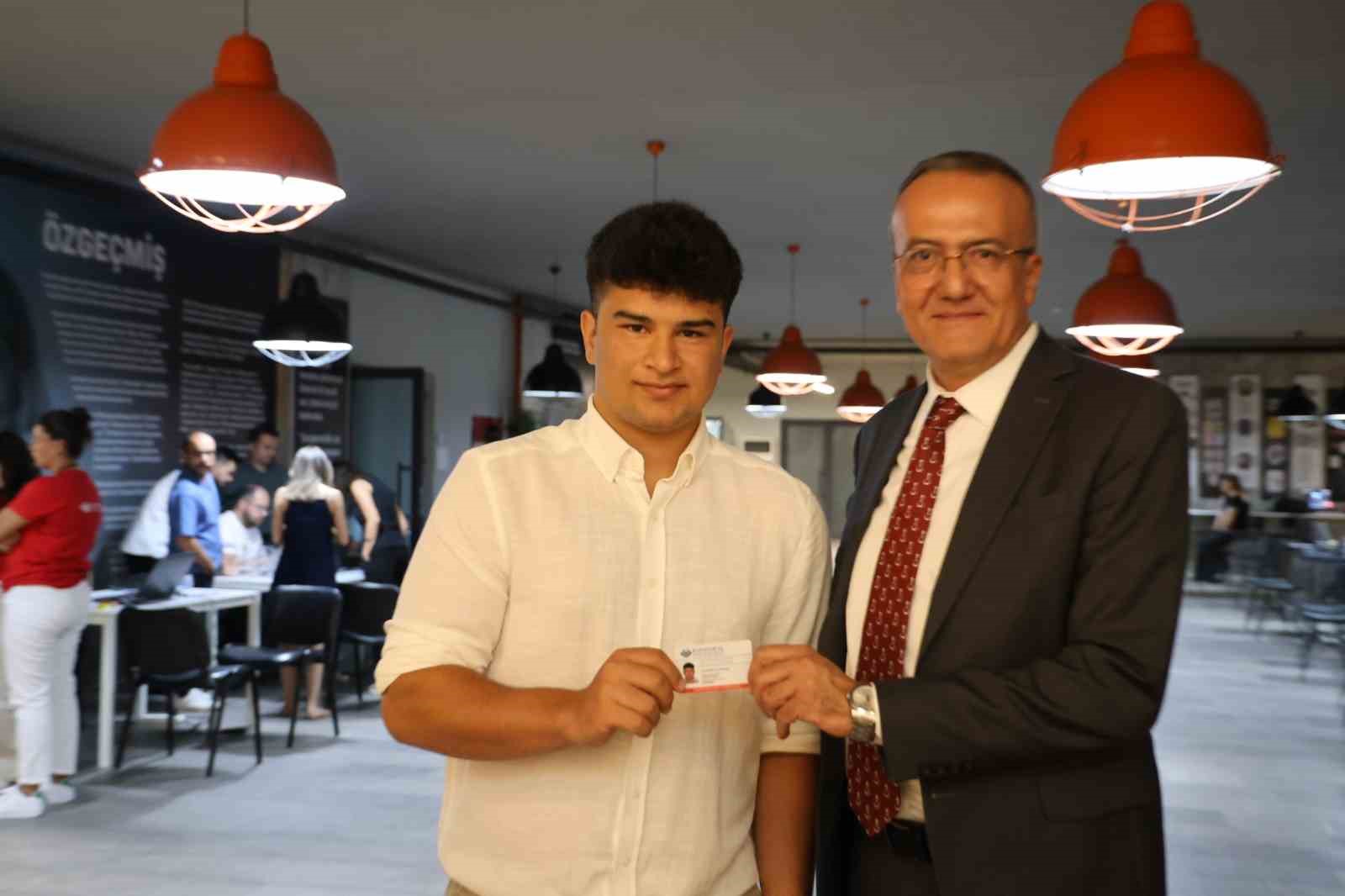 İlk kaydı Rekt&ouml;r yaptı
