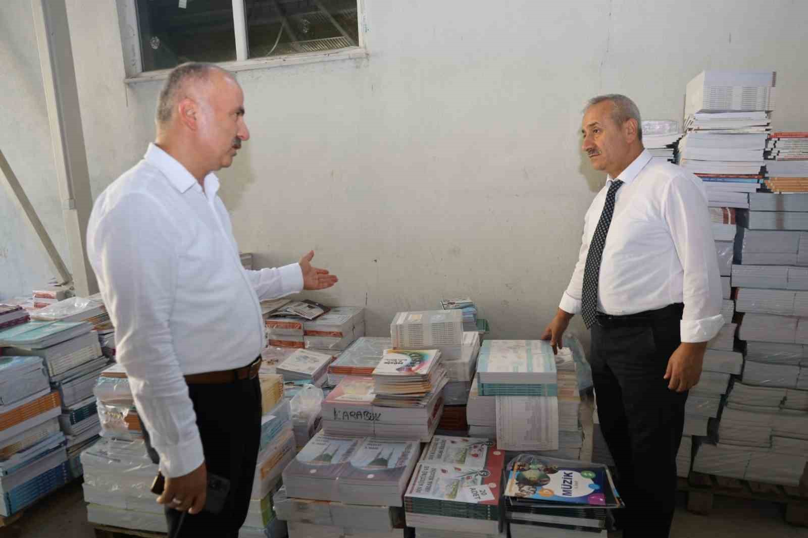 Karab&uuml;k&rsquo;te 272 bin ders kitabı dağıtılacak
