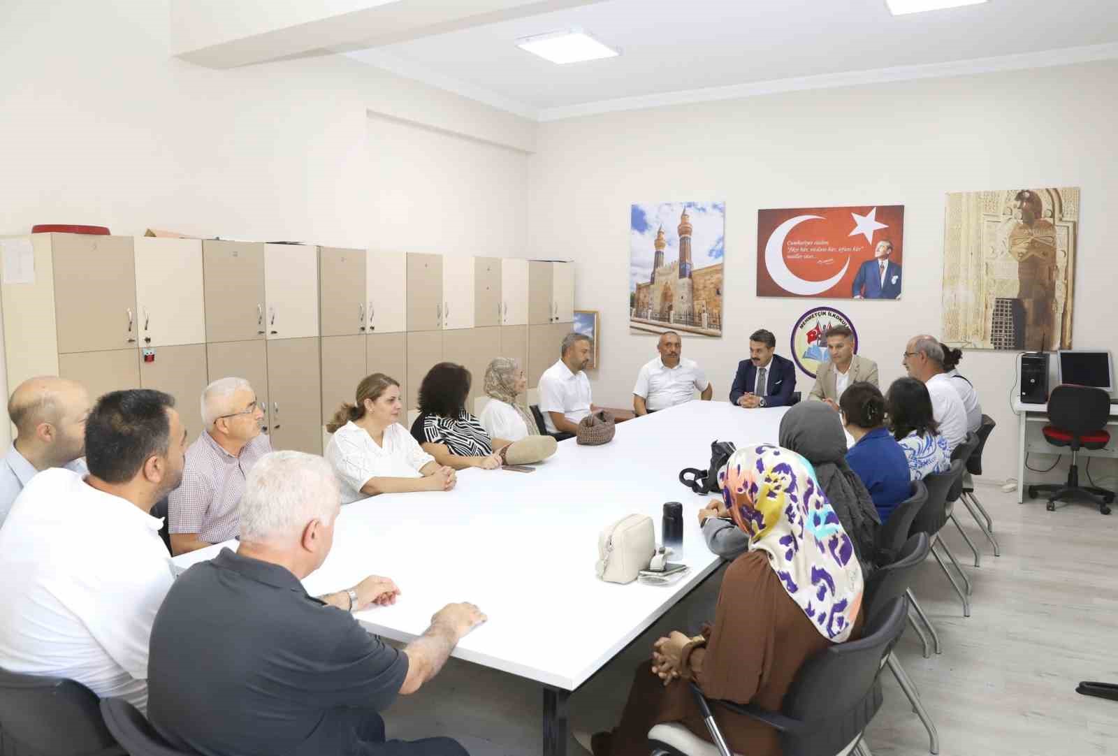 Uyum haftasında &ouml;ğrencilerin heyecanına ortak oldu
