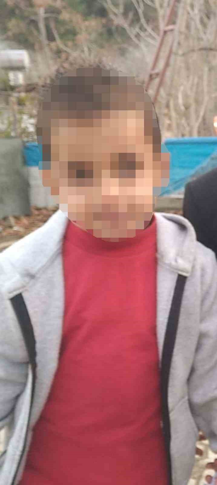 Evinin damında oynarken akıma kapıldı
