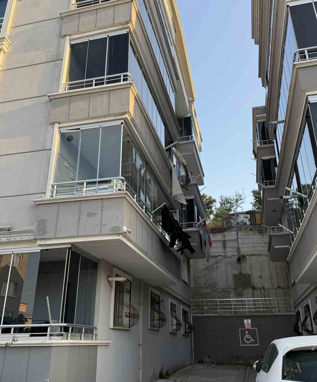 Samsun&rsquo;da 4&rsquo;&uuml;nc&uuml; kattan atlayan kuaf&ouml;r kadın hayatını kaybetti
