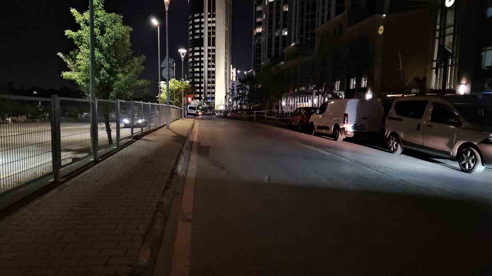 Levent&rsquo;te &ouml;zel banka g&uuml;venlik g&ouml;revlisi 2 arkadaşını kazayla vurdu: 2 yaralı
