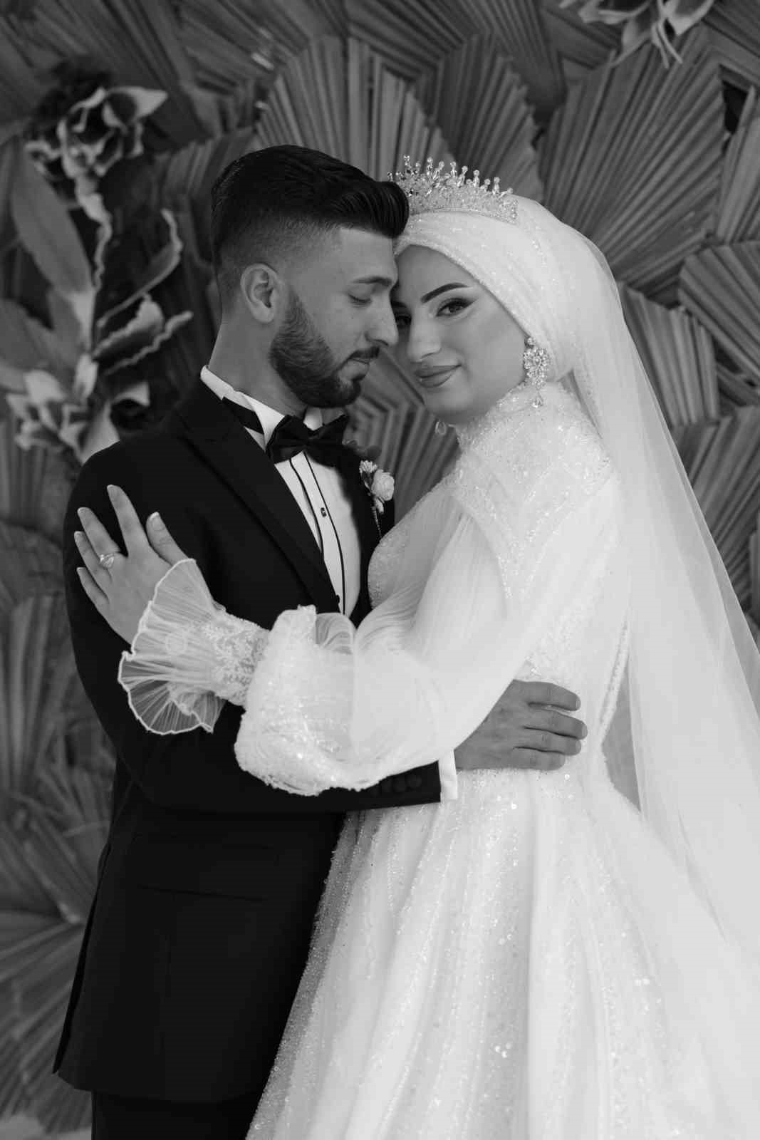 Adana’dan renkli görüntüler: Otomobilini balon ve yazılarla süsledi, eşini karşıladı