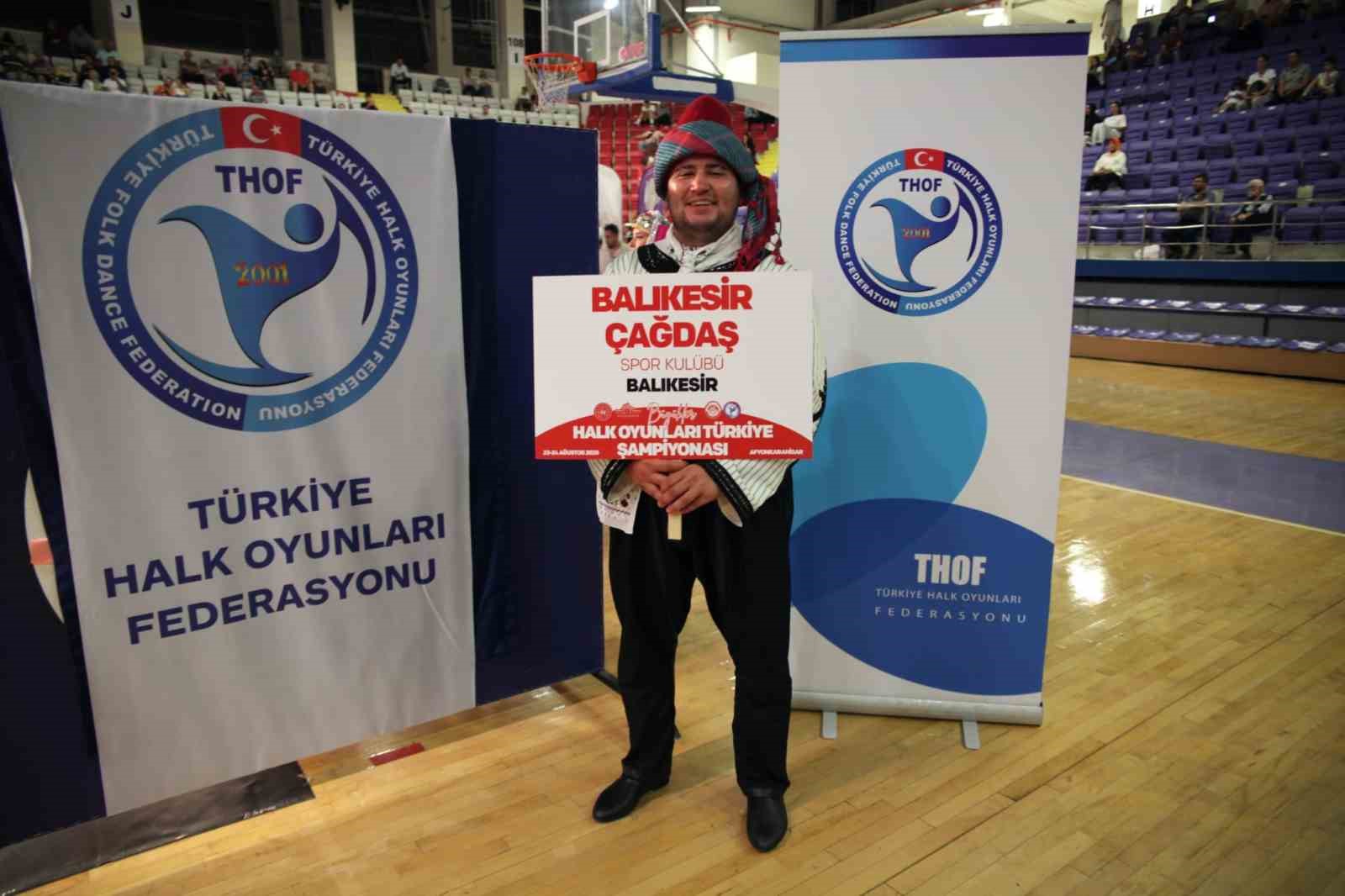 Balıkesirli folklorcular göz doldurdu