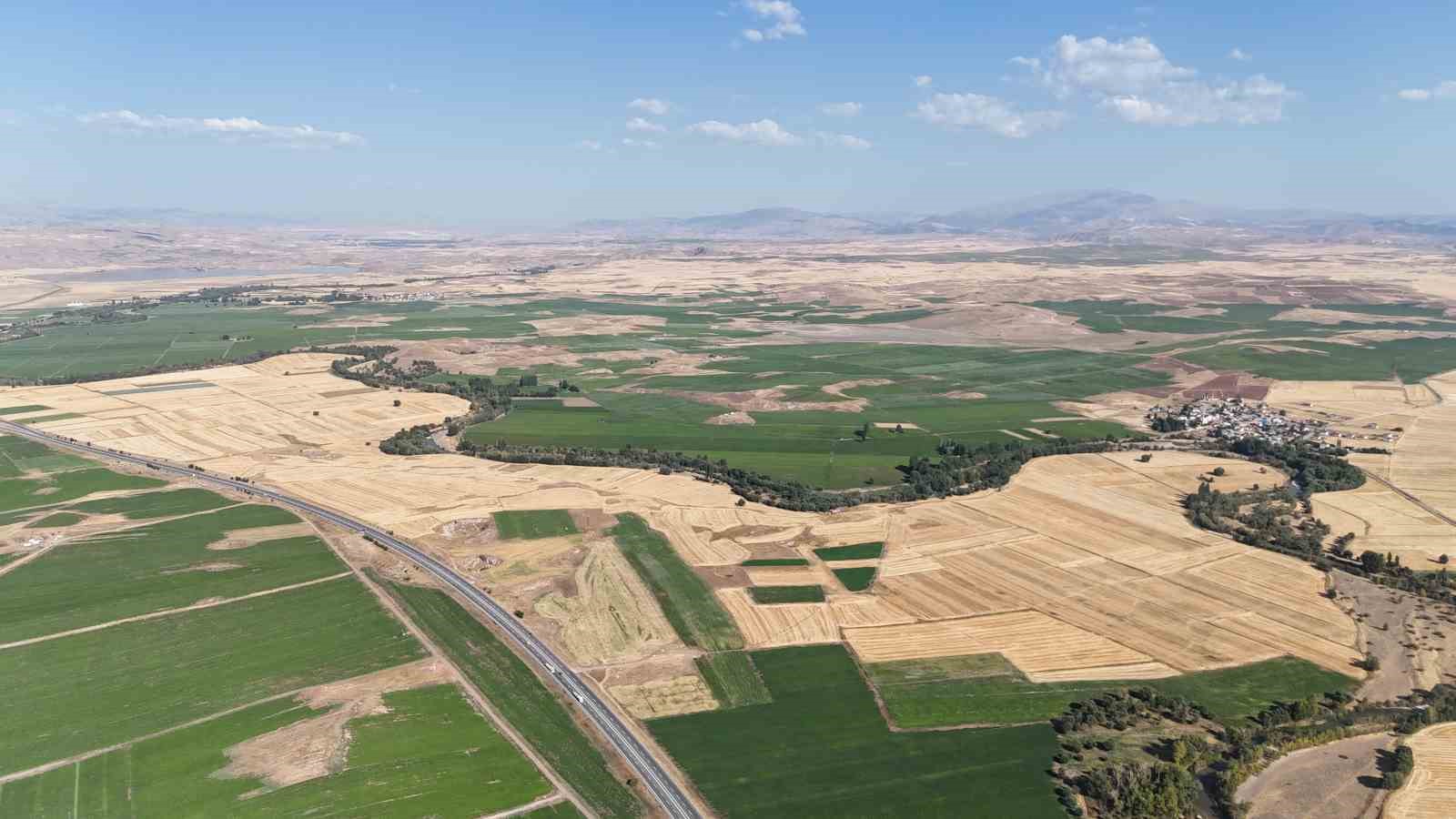 Bozkır yeşerdi, 110 bin dekar alanda yapılan patates ekimi ile 460 bin ton rekolte bekleniyor