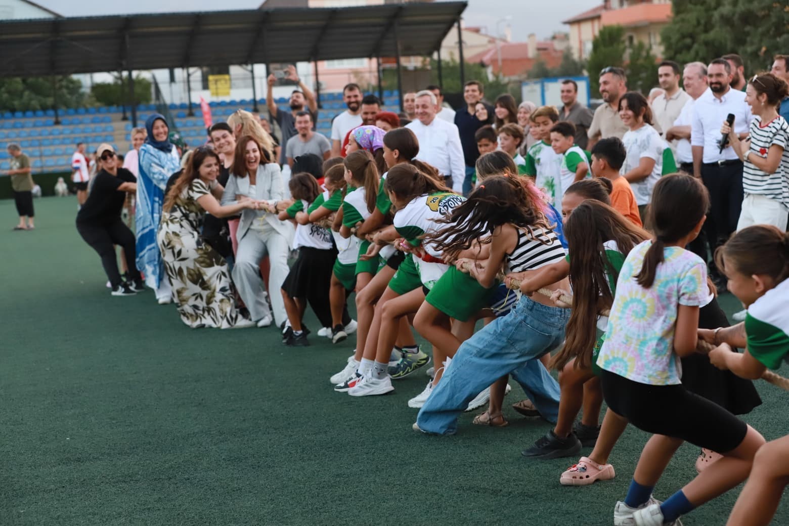 Denizli’de sporcular aileleriyle yarıştı