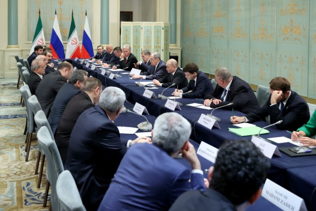 Pezeşkiyan, Rusya Devlet Başkanı Putin ile bir araya geldi