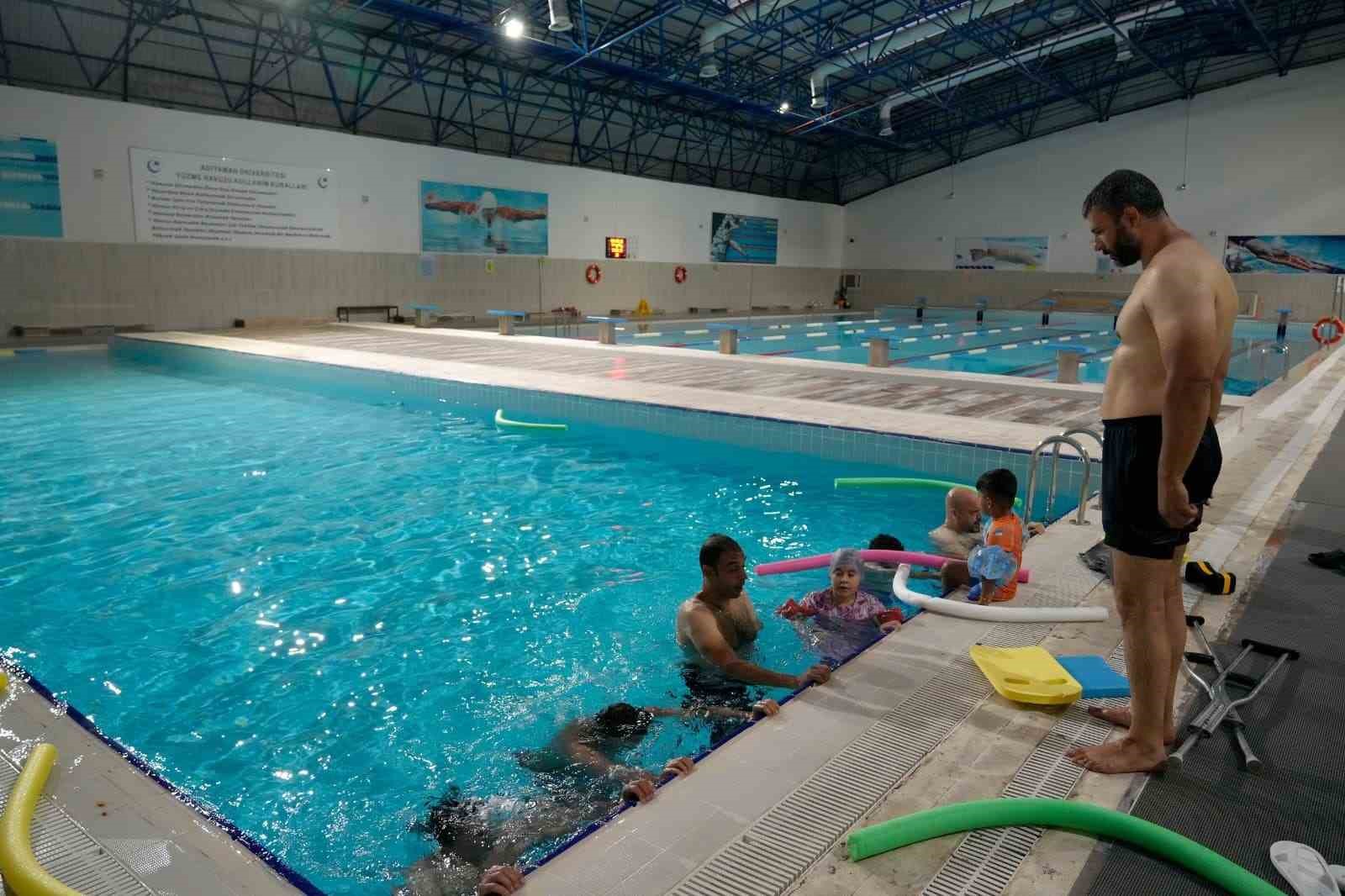 Adıyaman &Uuml;niversitesi&rsquo;nden ampute bireylere y&uuml;zme kursu
