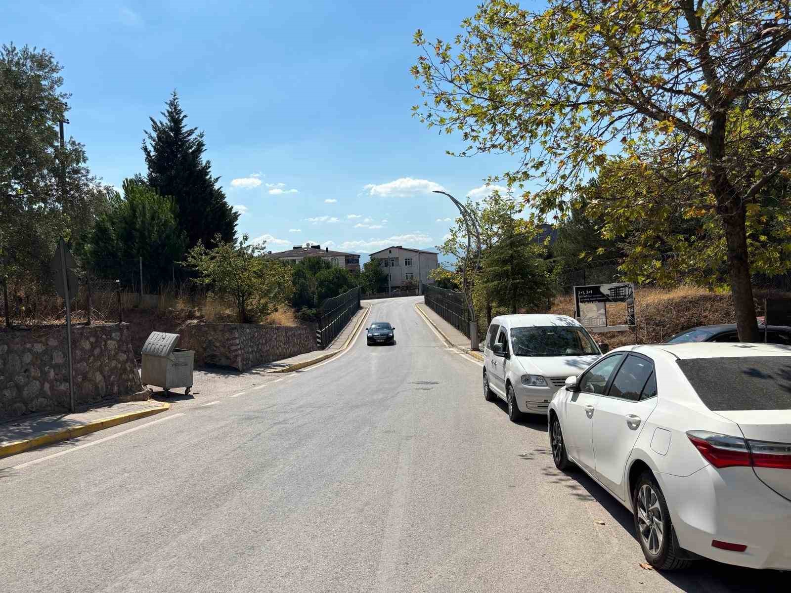 Kocaelispor bayraklarına zabıtadan gece yarısı operasyonu