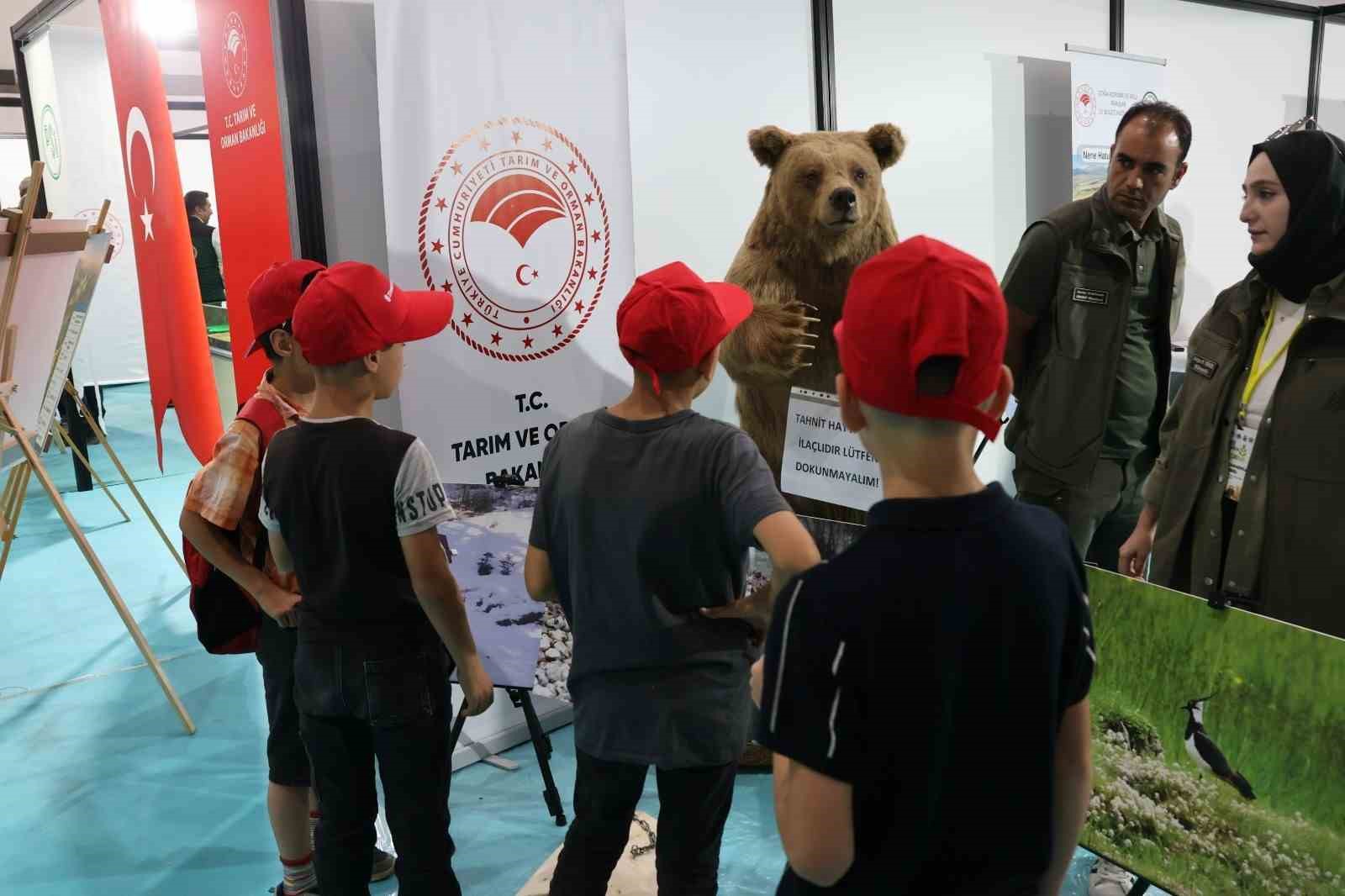 Devlet korumasındaki çocuklar tarım ve hayvancılık fuarına katıldı