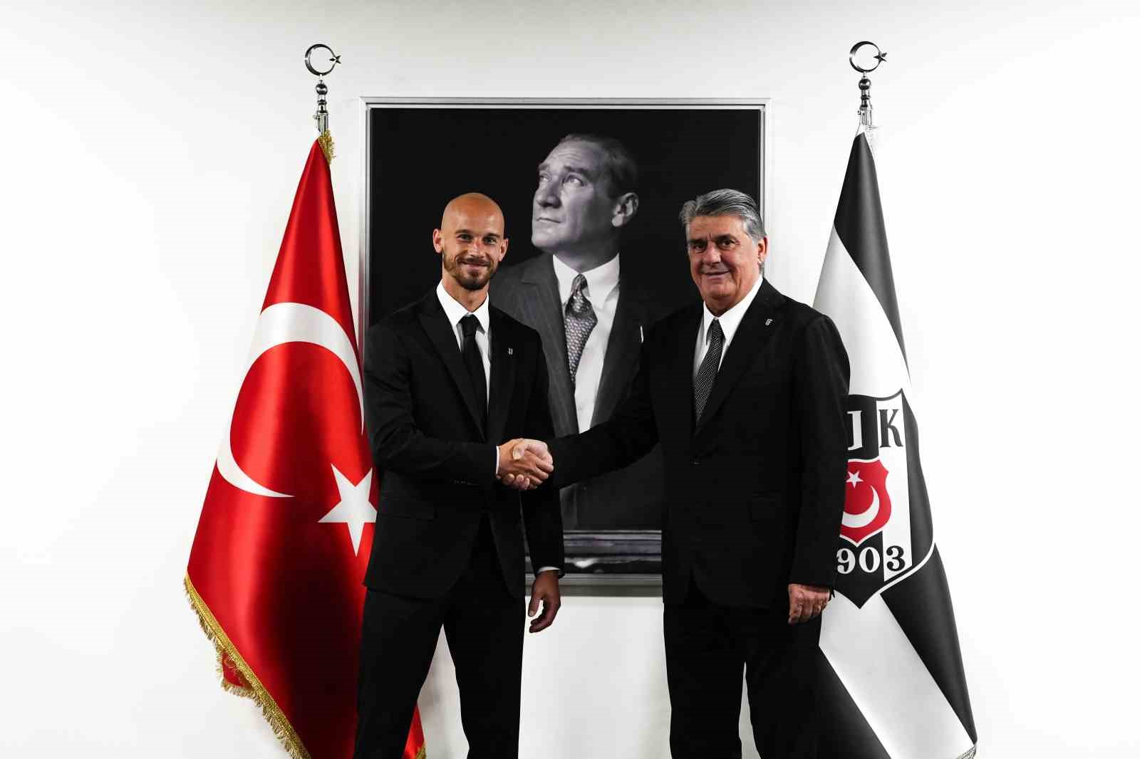 Beşiktaş, Vaclav Cerny ile s&ouml;zleşme imzaladı
