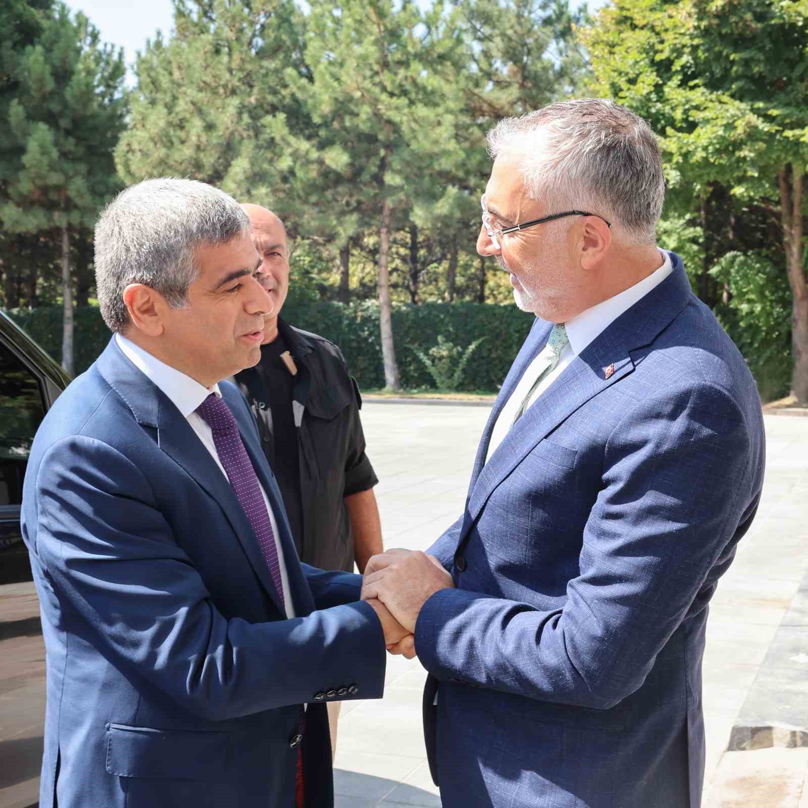 Bakan Işıkhan, Azerbaycan &Ccedil;alışma ve Halkın Sosyal Koruması Bakanı Aliyev ile bir araya geldi
