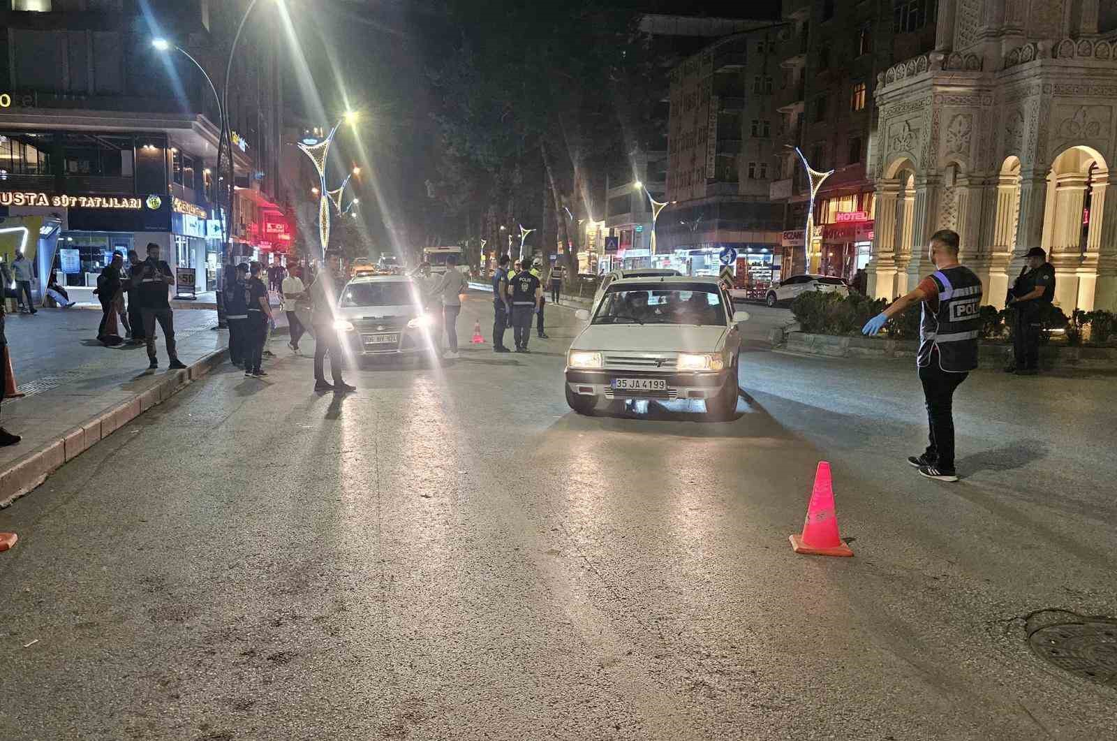 Tatvan&rsquo;da geniş &ccedil;aplı asayiş ve g&uuml;venlik uygulaması
