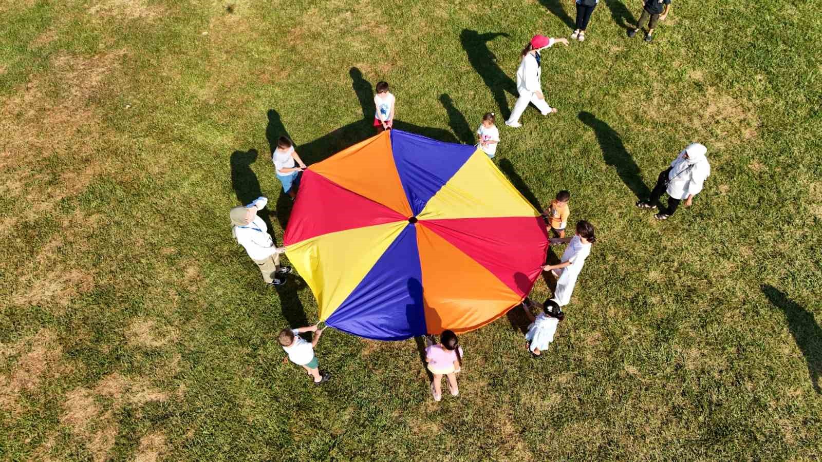 Binlerce çocuk oyun, spor, bilim ve sanatla buluştu