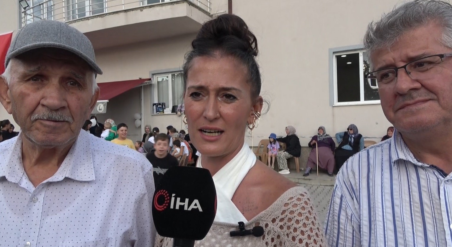 Demirbilekli çocuklara Almanya’dan sürpriz oyuncak yağmuru