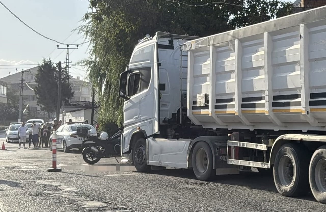 Kırklareli&rsquo;nde yaya ge&ccedil;idinde tırın &ccedil;arptığı kadın ağır yaralandı

