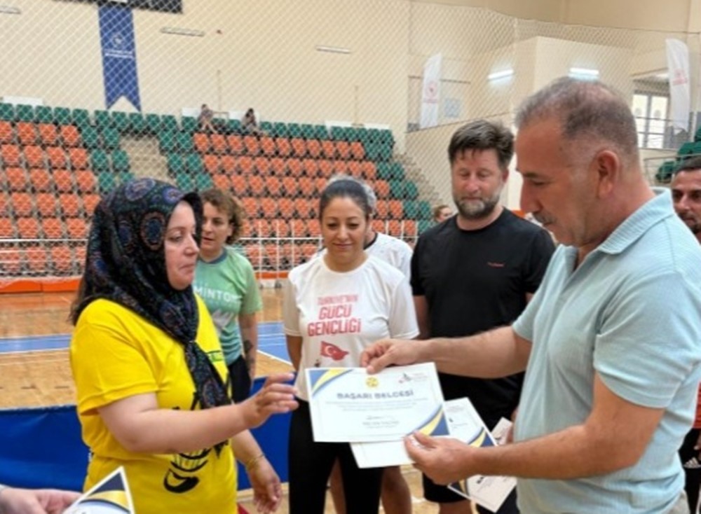 Badminton Veteranlar Türkiye Şampiyonası Kuşadası’nda tamamlandı