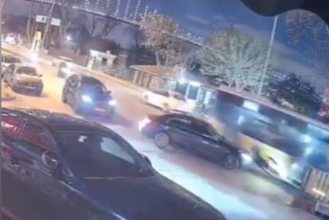 Üsküdar’da aynı noktada peş peşe kazalar kameraya yansıdı