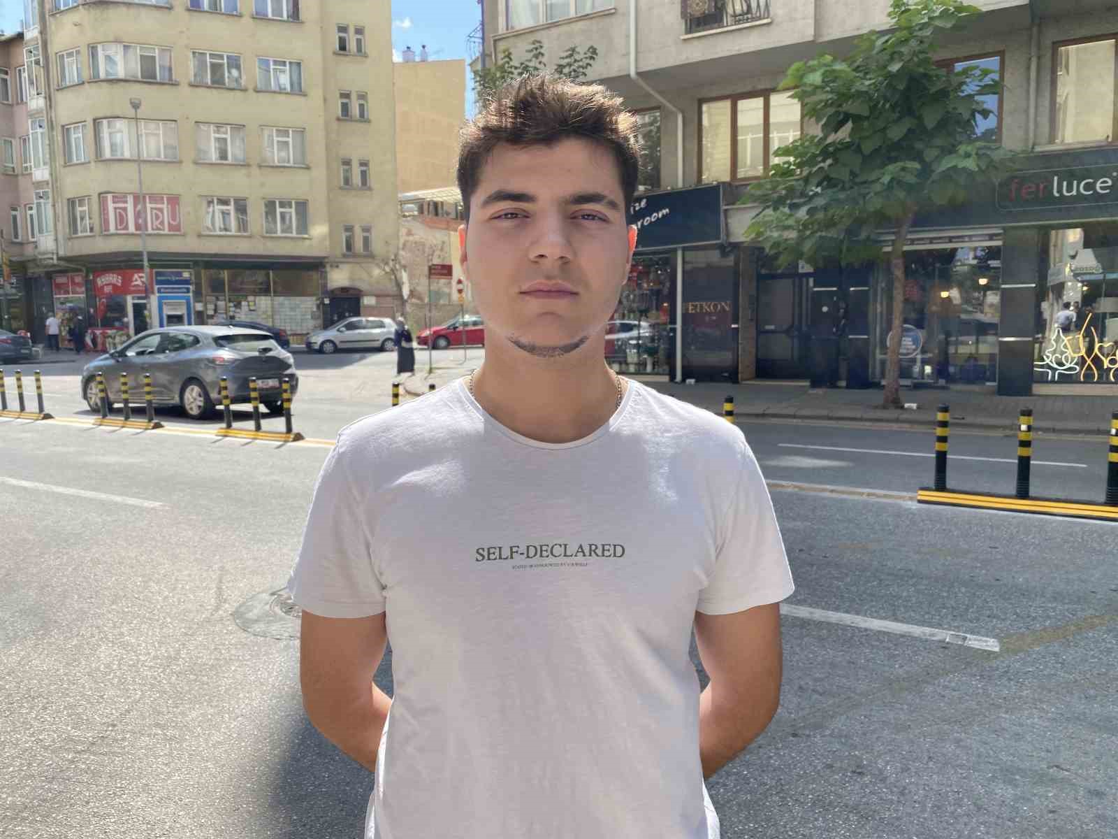 Atatürk caddesi dubaları tartışma konusu
