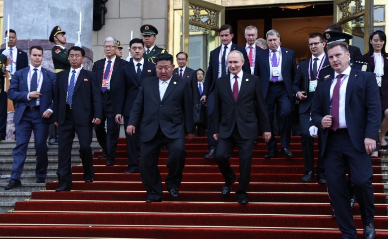 Rusya Devlet Başkanı Putin, Kuzey Kore lideri Kim ile bir araya geldi