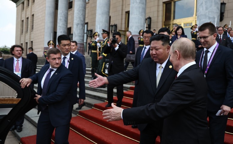 Rusya Devlet Başkanı Putin, Kuzey Kore lideri Kim ile bir araya geldi