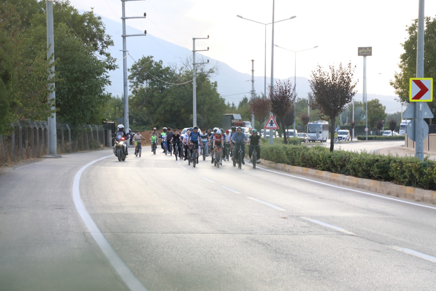 İneg&ouml;l&rsquo;de &rsquo;Zaferden kurtuluşa&rsquo; sloganıyla bisiklet turu d&uuml;zenlendi
