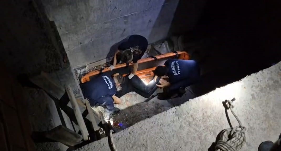 Edremit&rsquo;te inşaatta imdat &ccedil;ığlığı: Merdiven boşluğuna d&uuml;şen kadın yaralandı
