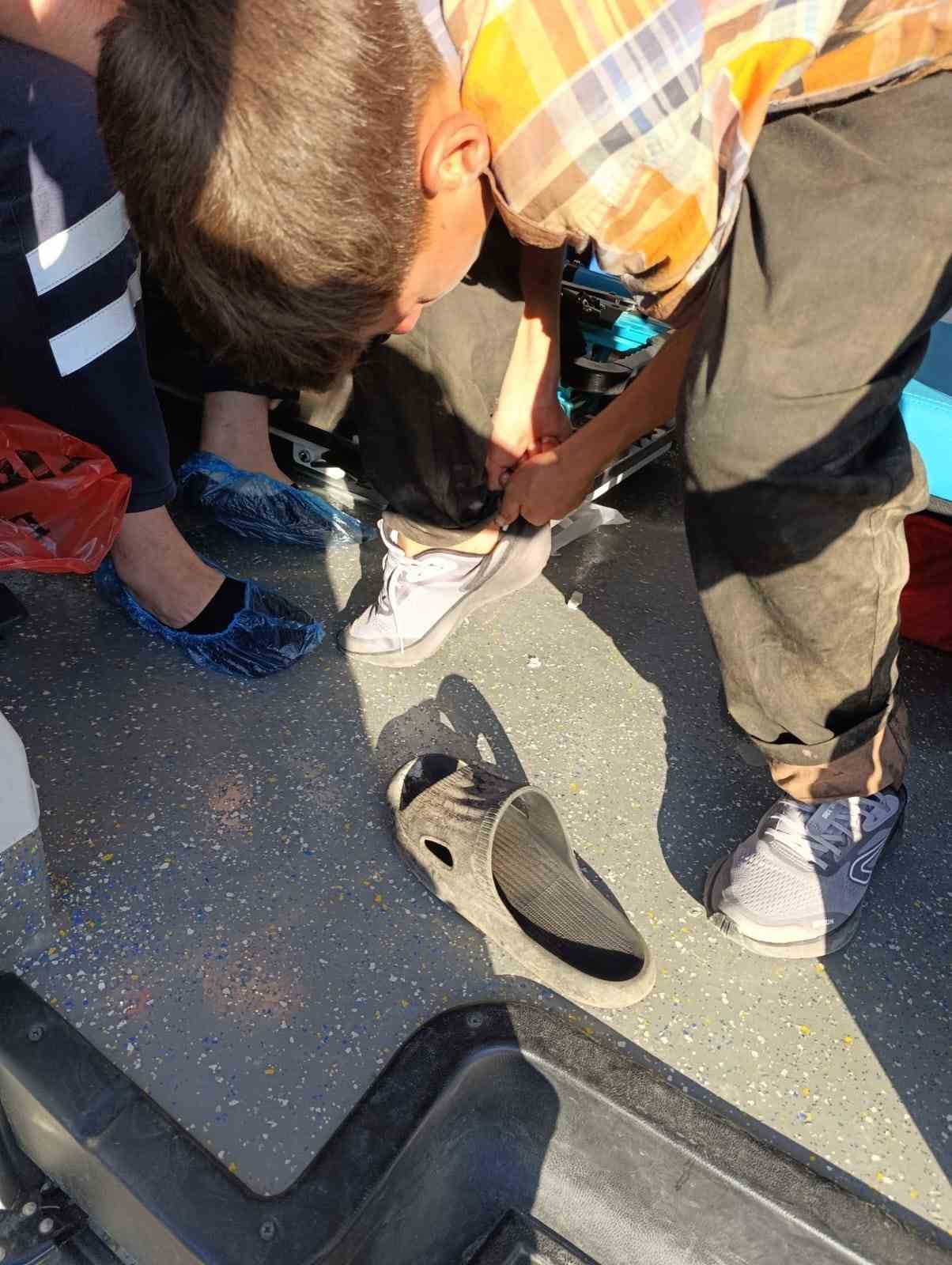 Kağıt toplayan çocuğa eğitim desteği