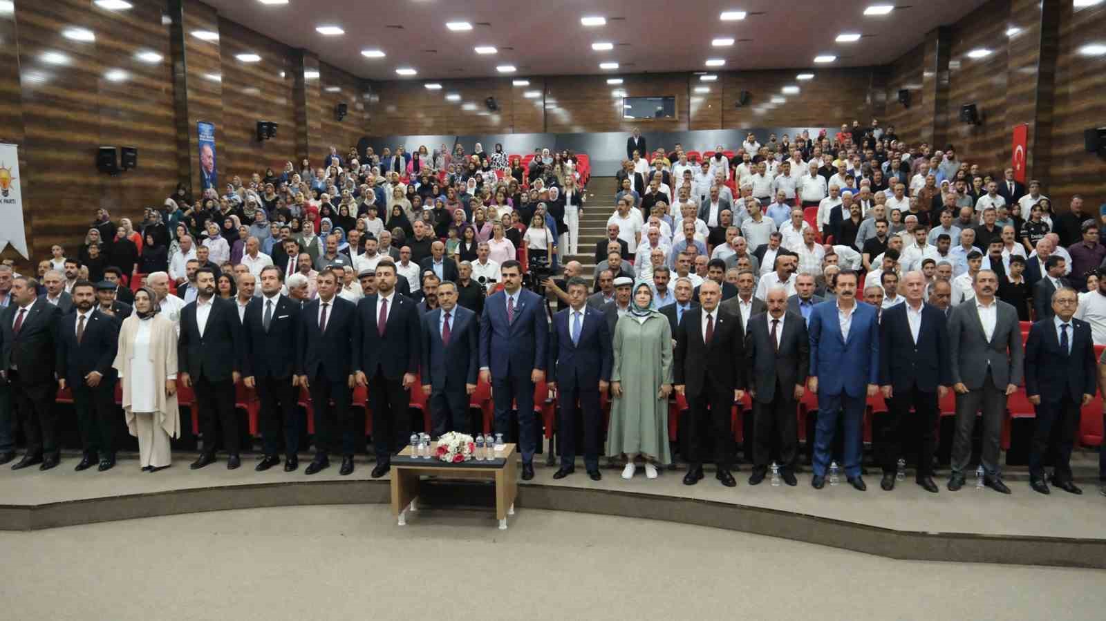 AK Parti Genel Sekreteri İnan: "CHP bug&uuml;n rant&ccedil;ıların esir aldığı dar kadrocu anlayışın pen&ccedil;esinde kıvranıyor"
