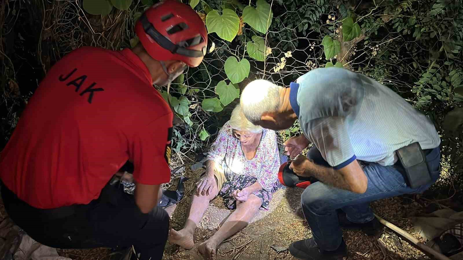 Yaşlı kadın mama verdiği k&ouml;pek sayesinde bulundu
