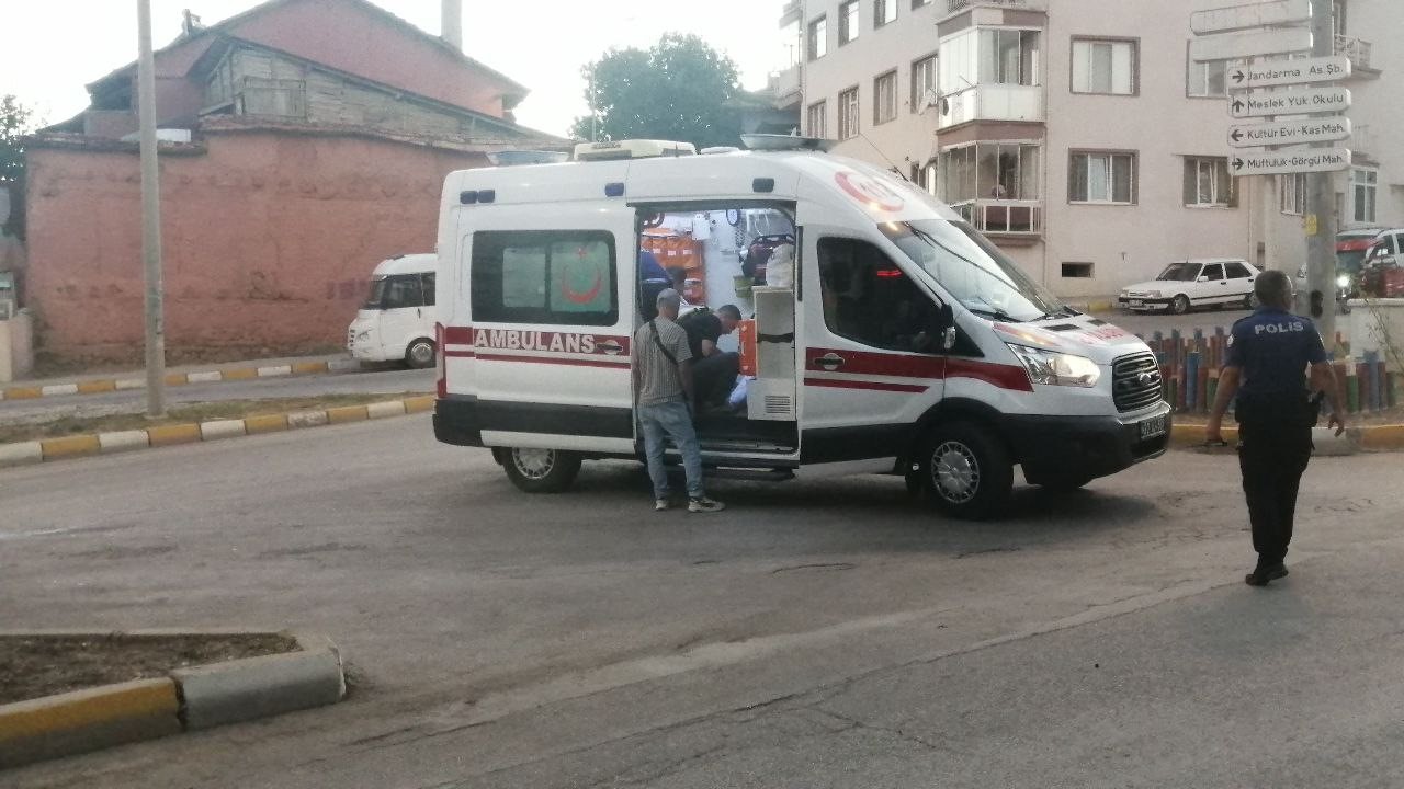 Isparta’da hafif ticari araçla motosiklet çarpıştı: 1 yaralı