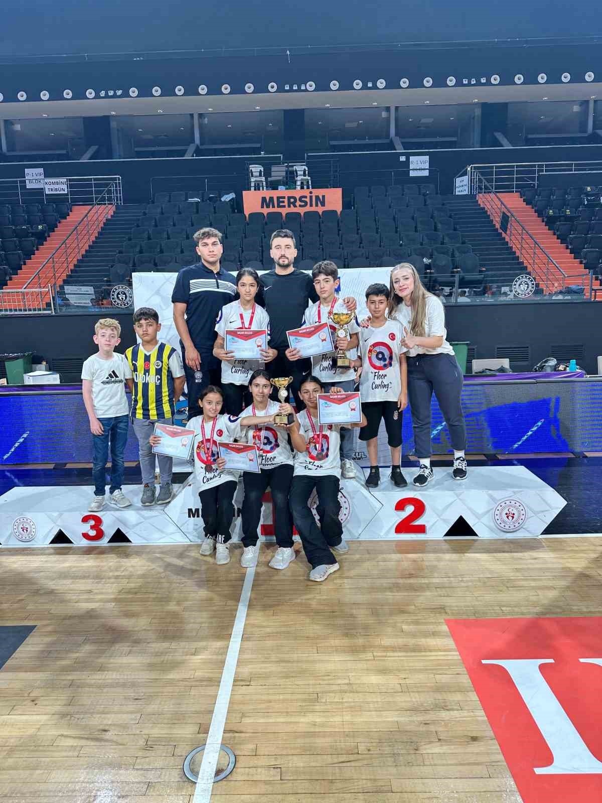 Kilis Atatürk Ortaokulu’ndan floor curling’de 3 şampiyonluk