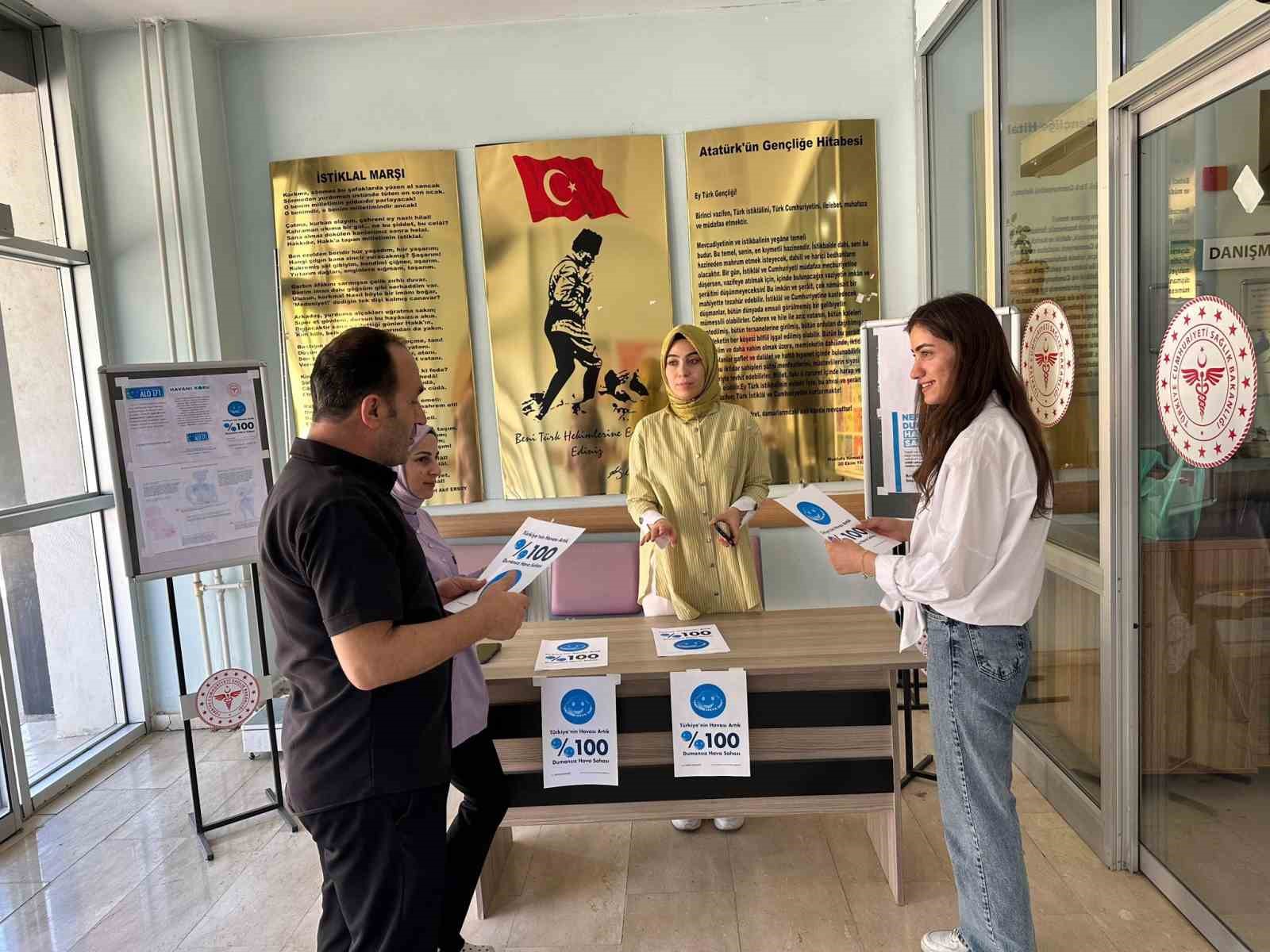Derecik Devlet Hastanesi’nde tütünsüz yaşama destek standı açıldı
