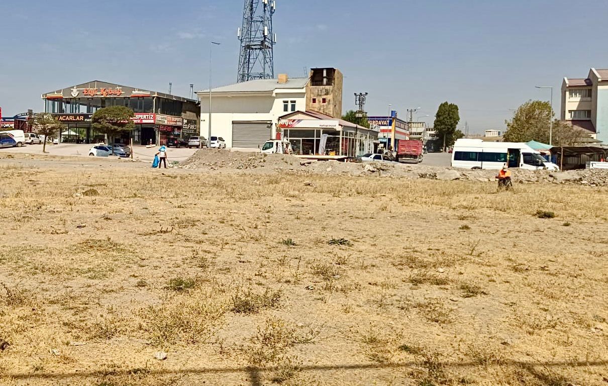 Van Büyükşehir Belediyesi kent genelinde temizlik çalışmalarını sürdürüyor