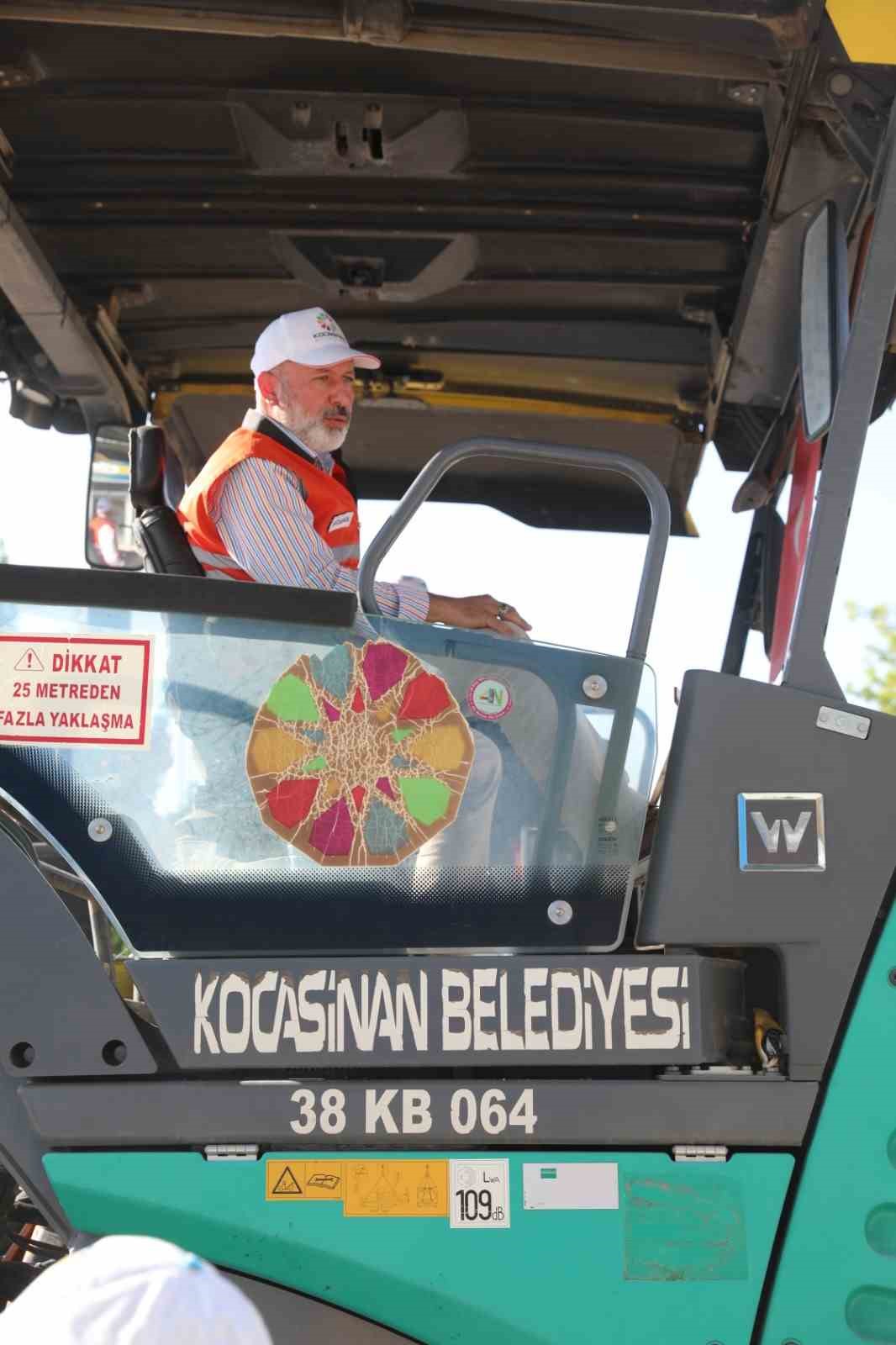 Başkan &Ccedil;olakbayrakdar, "Yerli ve milli, T&uuml;rkiye&rsquo;nin en g&uuml;&ccedil;l&uuml; asfalt plentiyle rekorlara koşuyoruz"
