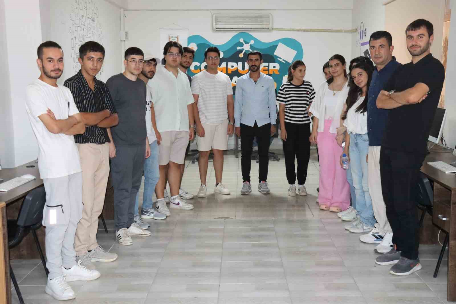 Hayallerindeki &uuml;niversiteyi b&uuml;y&uuml;kşehir belediyesi ile kazandılar
