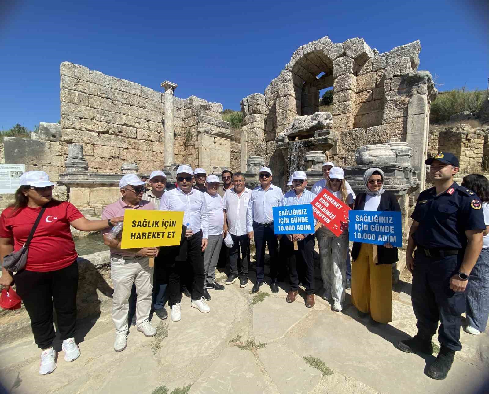 Perge’de sağlık için yürüdüler